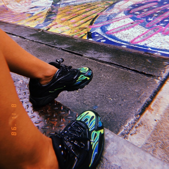 Supreme x Nike Sneakers - Picture 3 of 5